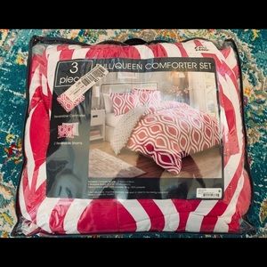 New in package Queen Bedspread